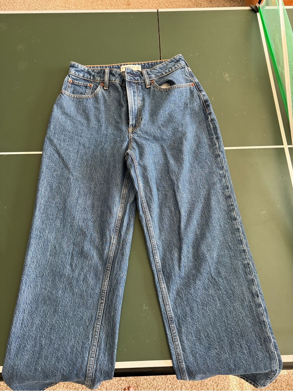 Abercrombie & Fitch Women's Wide Leg Jeans in Medium Blue Denim